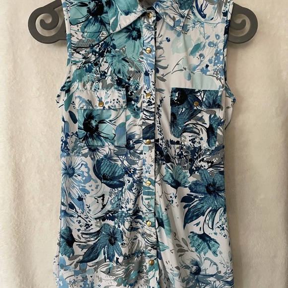 BCBGMaxAzria Tops - BCBG Maxazria Blue floral woman’s sleeveless top size small